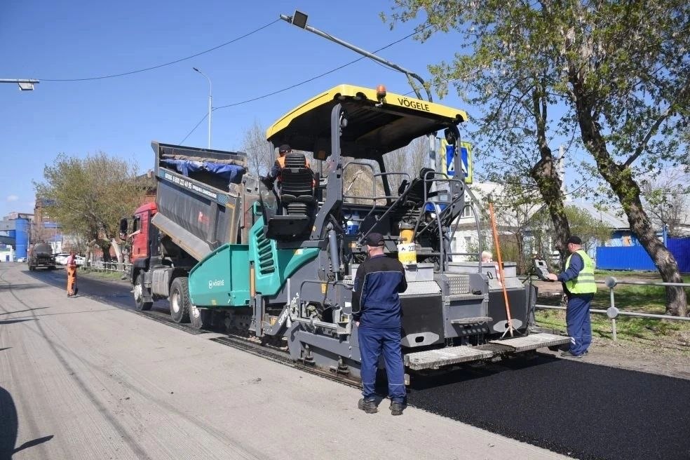 Дороги Оренбурга обновляются: работы идут сразу на нескольких участках Дороги Оренбурга обновляются: работы идут сразу на нескольких участках