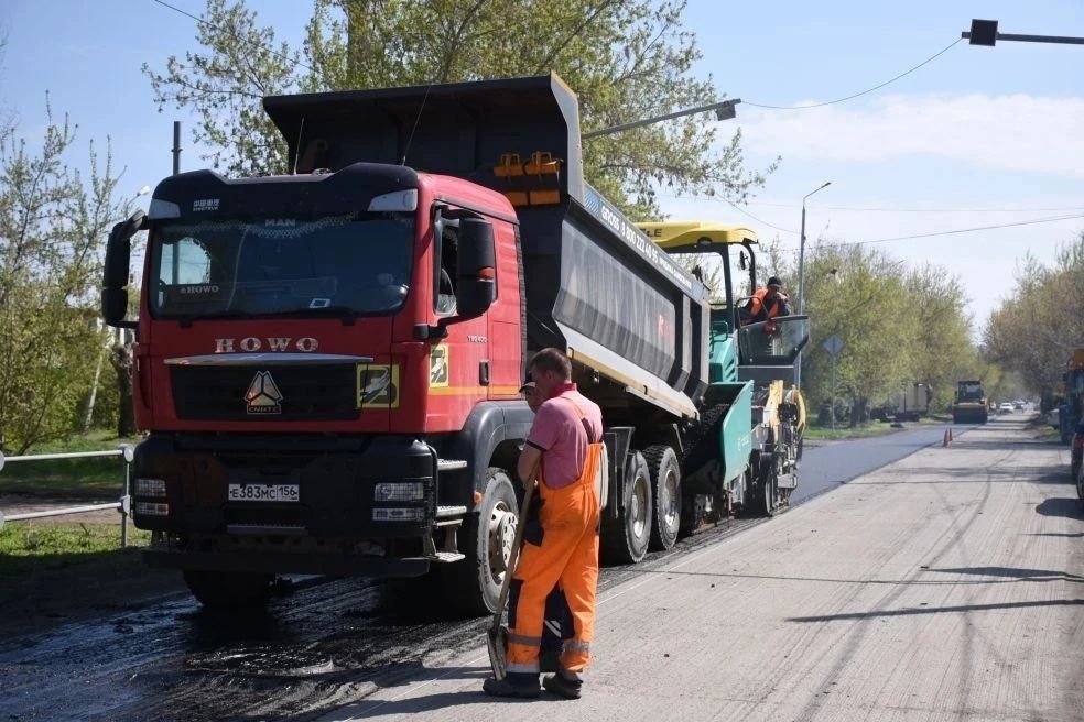 Дороги Оренбурга обновляются: работы идут сразу на нескольких участках Дороги Оренбурга обновляются: работы идут сразу на нескольких участках