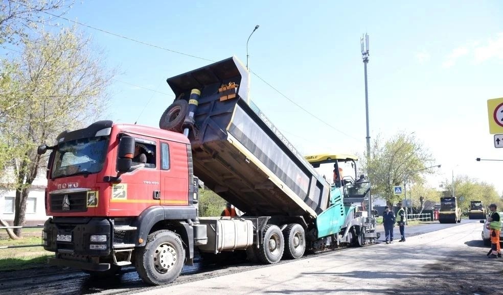 Дороги Оренбурга обновляются: работы идут сразу на нескольких участках Дороги Оренбурга обновляются: работы идут сразу на нескольких участках