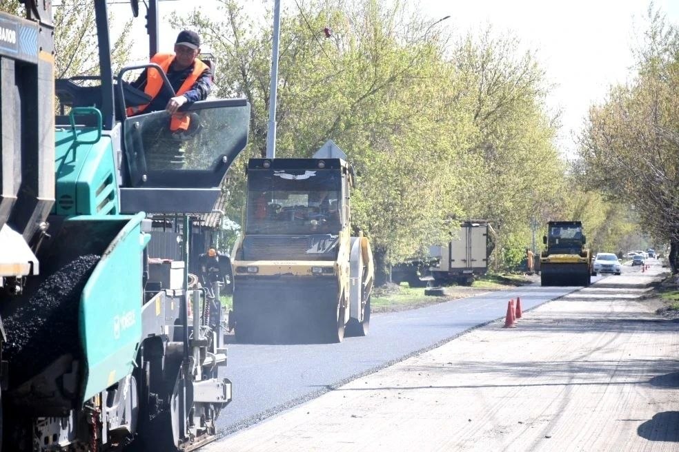 Дороги Оренбурга обновляются: работы идут сразу на нескольких участках Дороги Оренбурга обновляются: работы идут сразу на нескольких участках