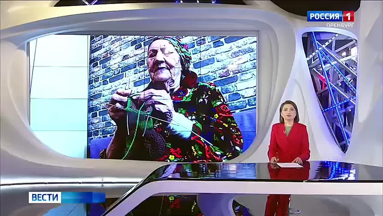 91-летняя оренбурженка Рауза Валетова вяжет теплые носки для бойцов СВО