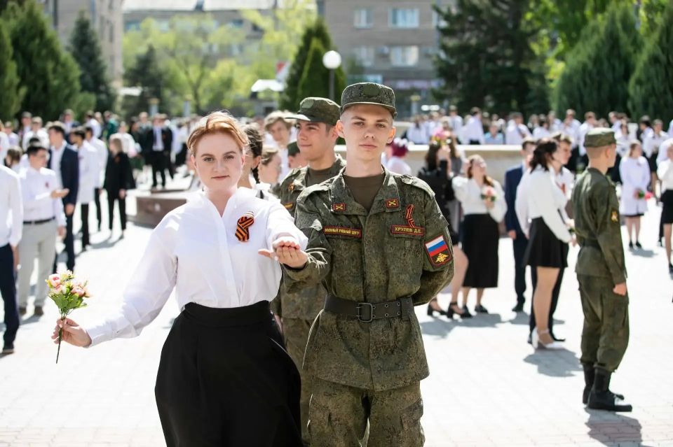 Студенты Оренбурга присоединились к акции «Вальс Победы» Студенты Оренбурга присоединились к акции «Вальс Победы»