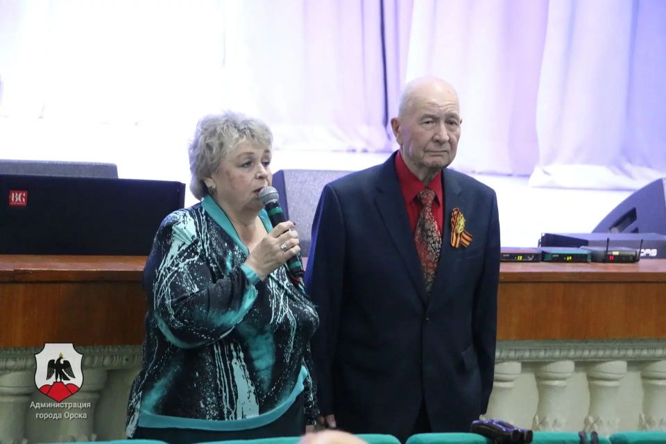 Октябрьский район поздравил орчан с Днем Победы Октябрьский район поздравил орчан с Днем Победы