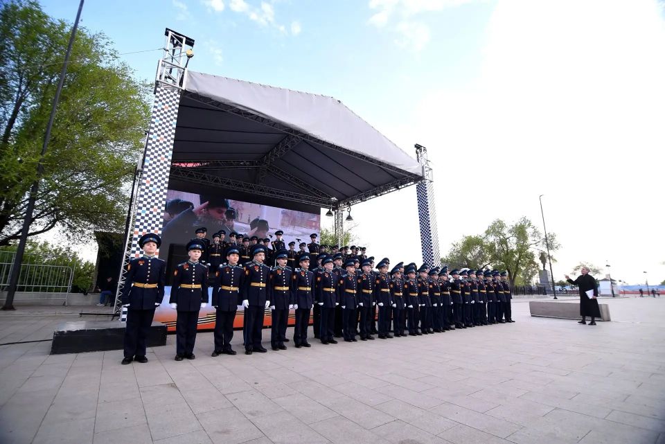 Родине посвящается! Накануне на площади перед Музеем истории Оренбурга прошел концерт под открытым небом хора «Мы из будущего» Оренбургского президентского кадетского училища Родине посвящается! Накануне на площади перед Музеем истории Оренбурга прошел концерт под открытым небом хора «Мы из будущего» Оренбургского президентского кадетского училища
