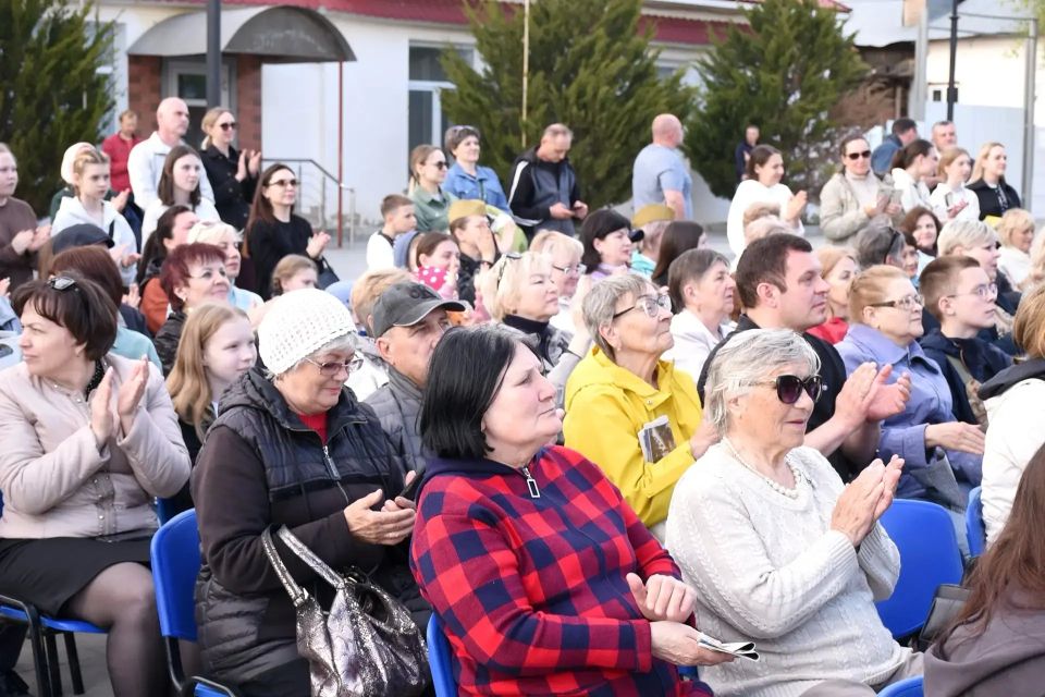 Родине посвящается! Накануне на площади перед Музеем истории Оренбурга прошел концерт под открытым небом хора «Мы из будущего» Оренбургского президентского кадетского училища Родине посвящается! Накануне на площади перед Музеем истории Оренбурга прошел концерт под открытым небом хора «Мы из будущего» Оренбургского президентского кадетского училища