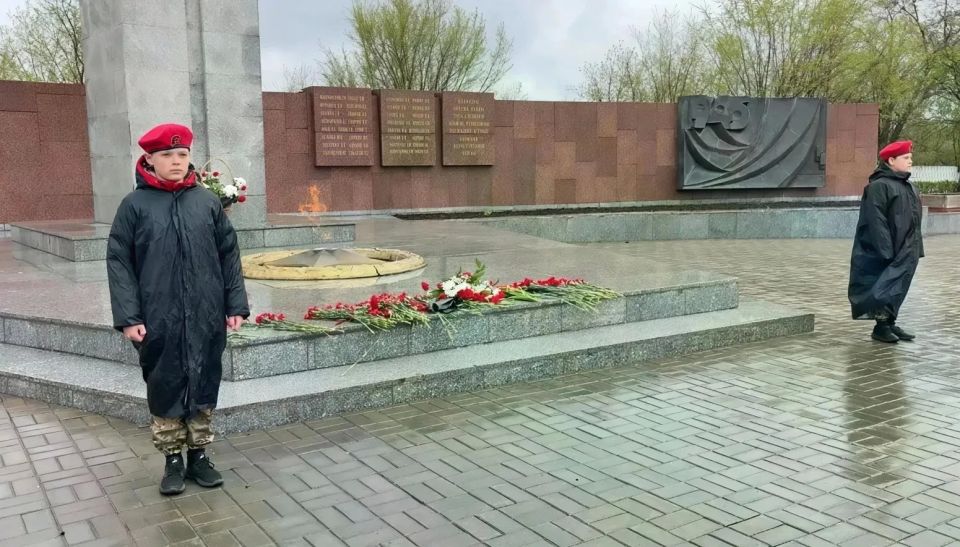 Более 2500 школьников Оренбурга присоединились к Вахте Памяти в преддверии Дня Победы Более 2500 школьников Оренбурга присоединились к Вахте Памяти в преддверии Дня Победы