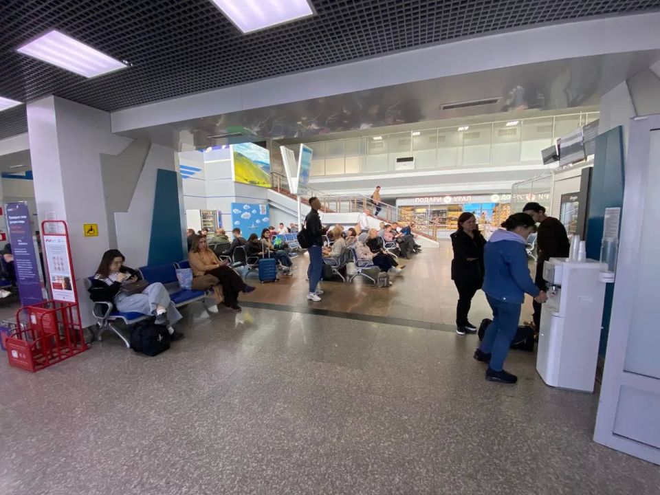 Самолет Москва - Оренбург был перенаправлен в Орск из-за плана «Ковер» Самолет Москва - Оренбург был перенаправлен в Орск из-за плана «Ковер»