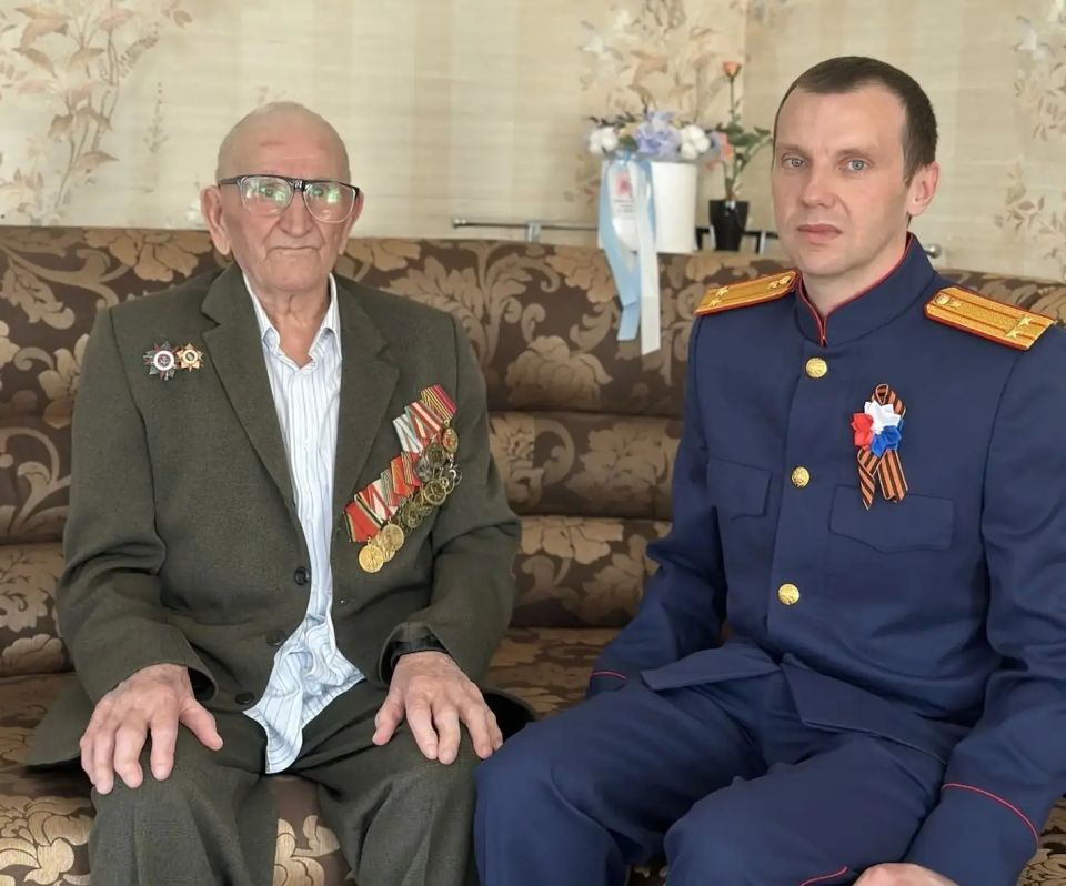 Руководитель Шарлыкского межрайонного следственного отдела поздравил ветерана Великой Отечественной войны с 81-й годовщиной Победы Руководитель Шарлыкского межрайонного следственного отдела поздравил ветерана Великой Отечественной войны с 81-й годовщиной Победы