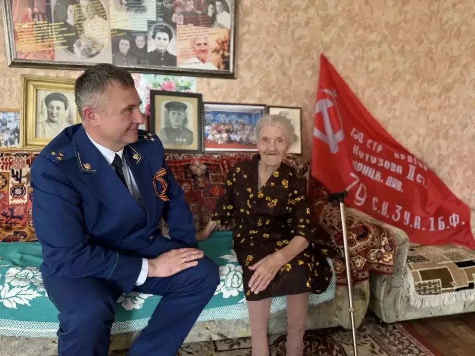 Прокурор Центрального района Оренбурга навестил ветеранов Великой Отечественной войны