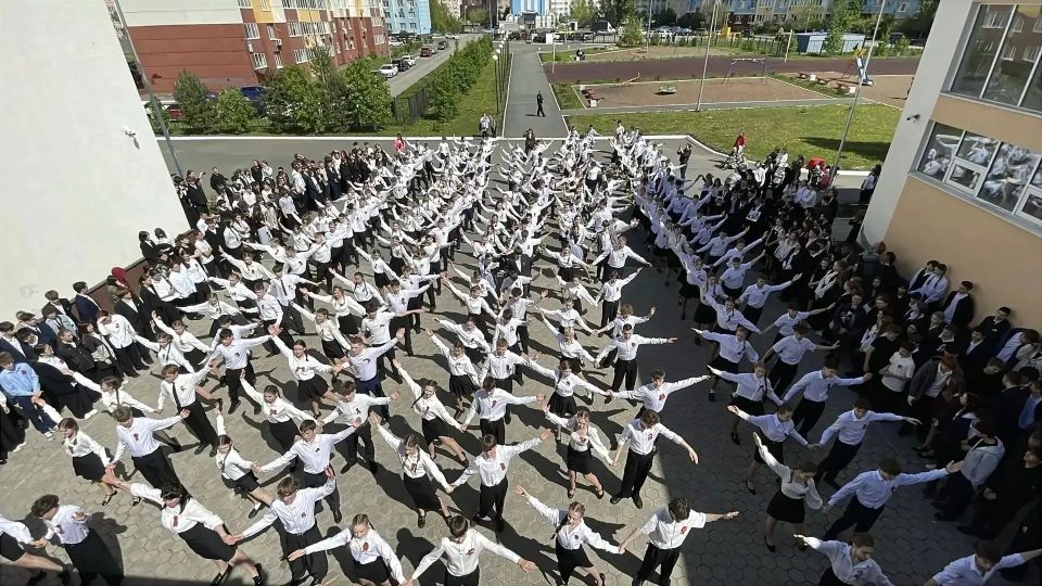 «Вальс Победы» - во дворах школ и детских садов «Вальс Победы» - во дворах школ и детских садов