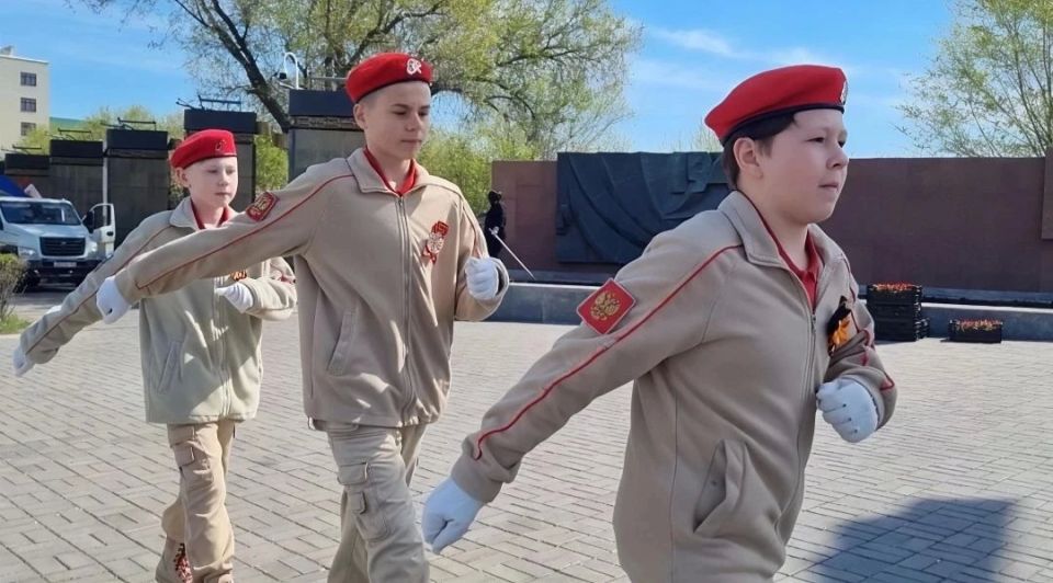 Более 2500 школьников Оренбурга присоединились к Вахте Памяти в преддверии Дня Победы Более 2500 школьников Оренбурга присоединились к Вахте Памяти в преддверии Дня Победы