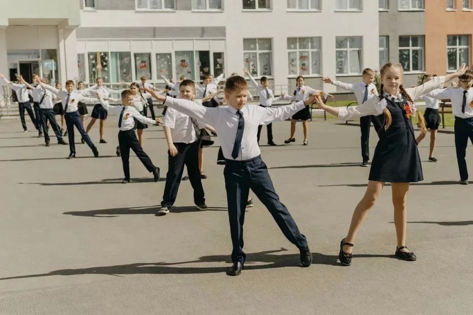 «Вальс Победы» - во дворах школ и детских садов «Вальс Победы» - во дворах школ и детских садов