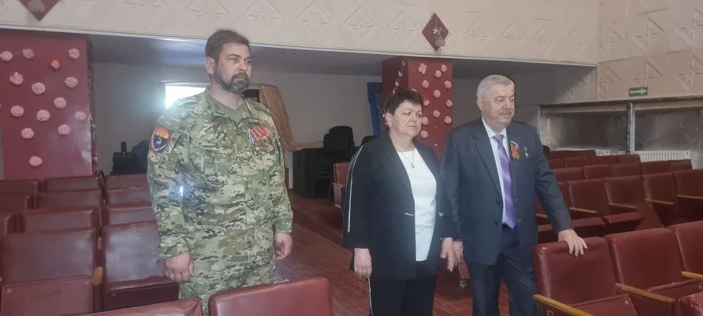 Виктор Водолацкий: Посещая город Зоринск в ЛНР, обратил внимание на Дом культуры, скрытый за строительными лесами Виктор Водолацкий: Посещая город Зоринск в ЛНР, обратил внимание на Дом культуры, скрытый за строительными лесами