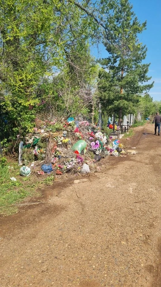 Время навести порядок: жители Оренбурга сообщают об антисанитарном состоянии кладбищенского комплекса «Степной»