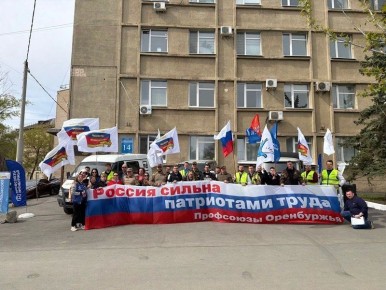 Всероссийский Электропрофсоюз отправил три автомобиля бойцам на СВО