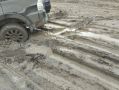 «Скорые смогут если только на самолете прилететь»: Село в Оренбургской области снова вязнет в грязи