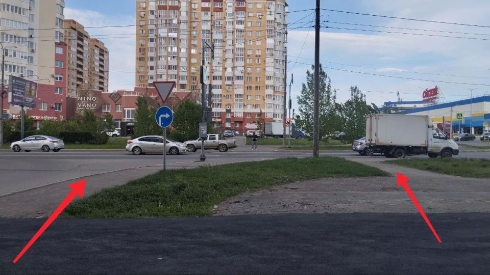 «Замаскировали свежим асфальтом»: жители Оренбурга раскритиковали ремонт тротуара