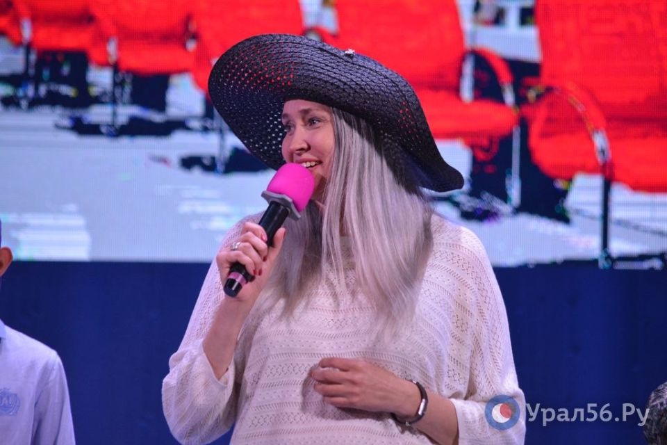В Орске состоялся финал IV сезона официальной лиги детского КВН «Юниор-лига Восточного Оренбуржья» В Орске состоялся финал IV сезона официальной лиги детского КВН «Юниор-лига Восточного Оренбуржья»