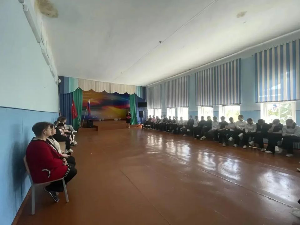 Безопасность на дорогах посёлка: сотрудники Госавтоинспекции провели урок для учащихся школы № 20 Безопасность на дорогах посёлка: сотрудники Госавтоинспекции провели урок для учащихся школы № 20