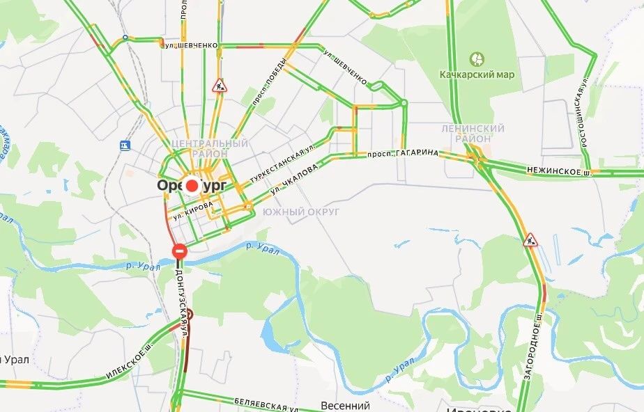 На Загородном шоссе Оренбурга в районе моста через Урал сегодня утром наблюдаются небольшие заторы