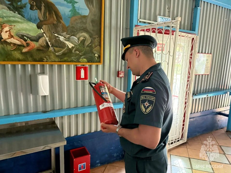 Сотрудники МЧС России проверяют лагеря, подверженные угрозе лесных пожаров
