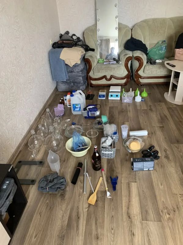 В Оренбурге наркополицейские пресекли деятельность лаборатории по производству наркотика В Оренбурге наркополицейские пресекли деятельность лаборатории по производству наркотика