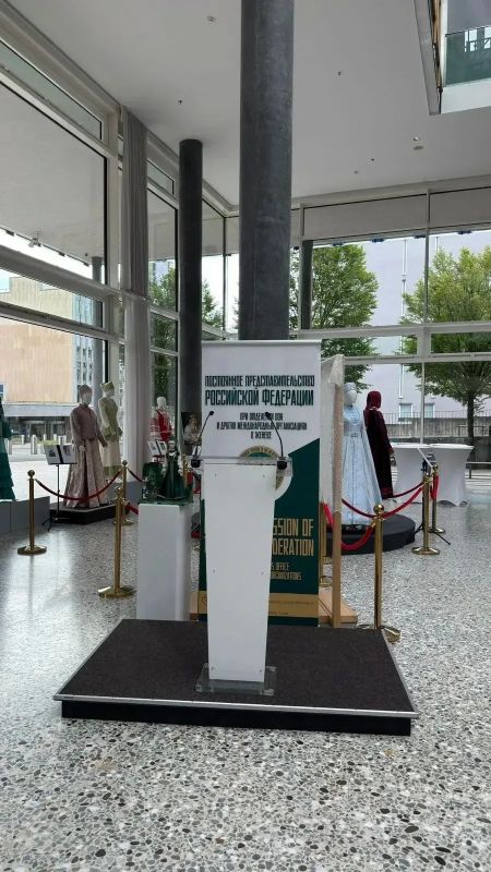 Авторские оренбургские пуховые платки презентовали на выставке в Женеве Авторские оренбургские пуховые платки презентовали на выставке в Женеве