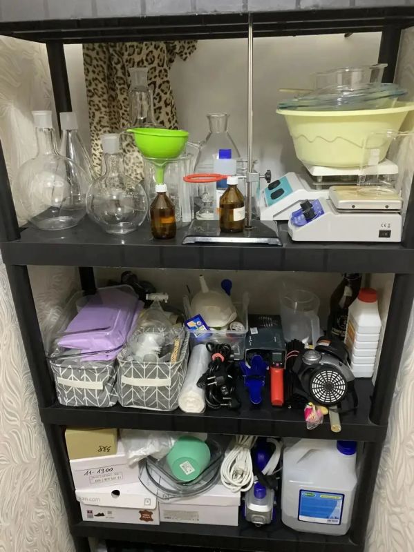 В Оренбурге наркополицейские ликвидировали лабораторию по производству мефедрона В Оренбурге наркополицейские ликвидировали лабораторию по производству мефедрона