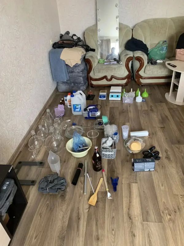 В Оренбурге наркополицейские ликвидировали лабораторию по производству мефедрона В Оренбурге наркополицейские ликвидировали лабораторию по производству мефедрона