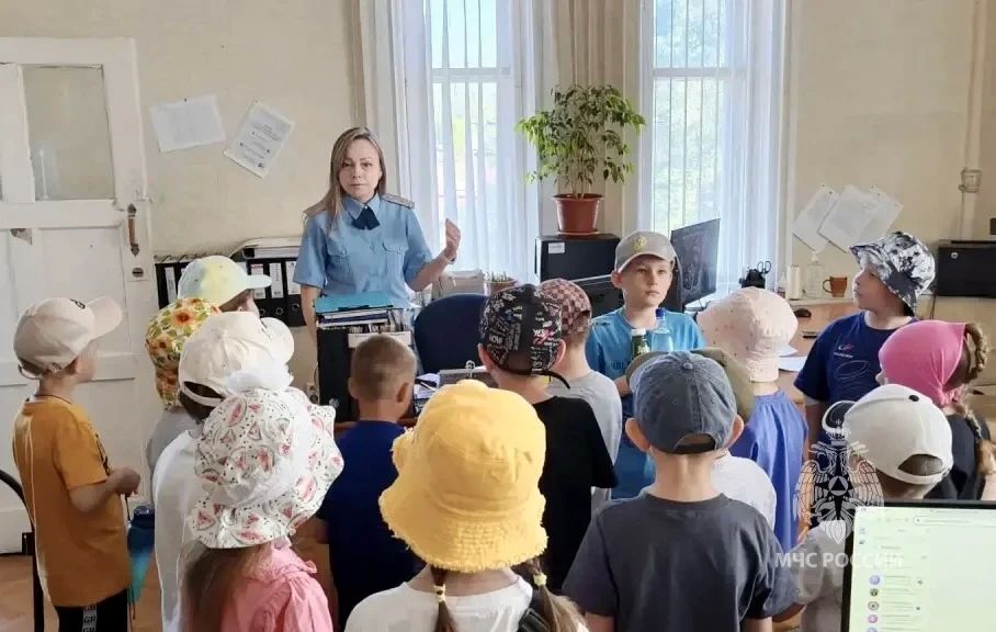 В Кувандыке школьники побывали на экскурсии в подразделении МЧС России