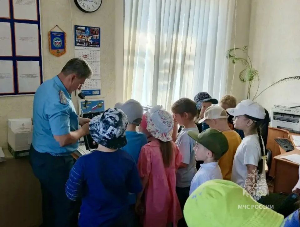 В Кувандыке школьники побывали на экскурсии в подразделении МЧС России В Кувандыке школьники побывали на экскурсии в подразделении МЧС России
