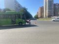 В Оренбурге 16-летний мотоциклист проехал на красный и врезался в автобус