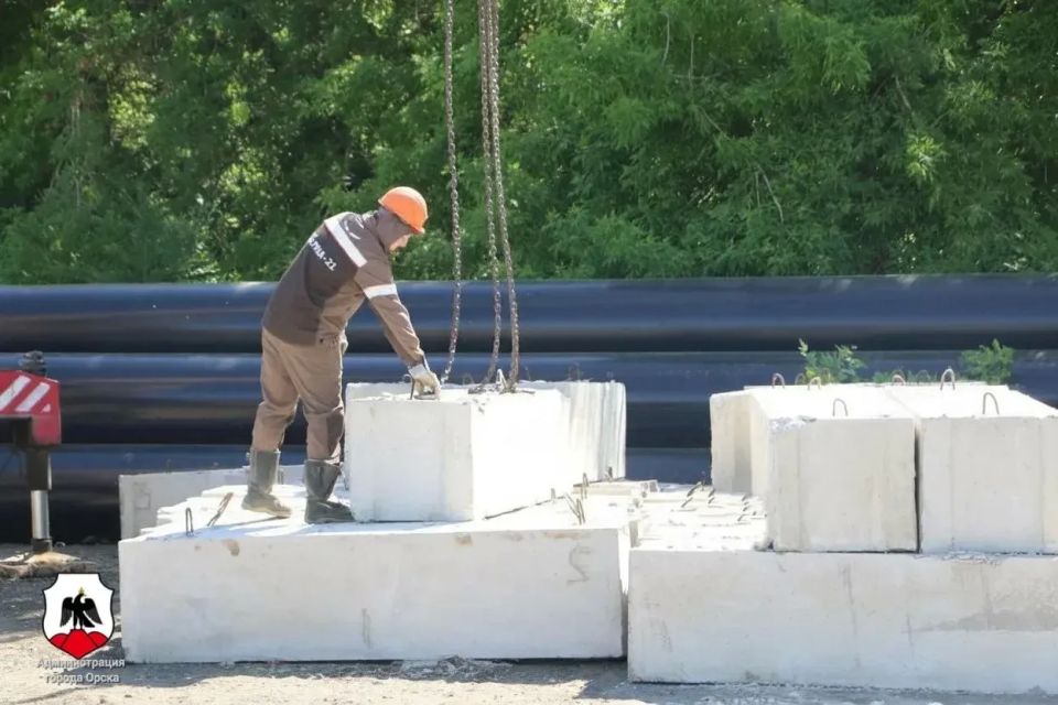 На проспекте Мира в Орске меняют теплосеть — участок, пострадавший при паводке На проспекте Мира в Орске меняют теплосеть — участок, пострадавший при паводке