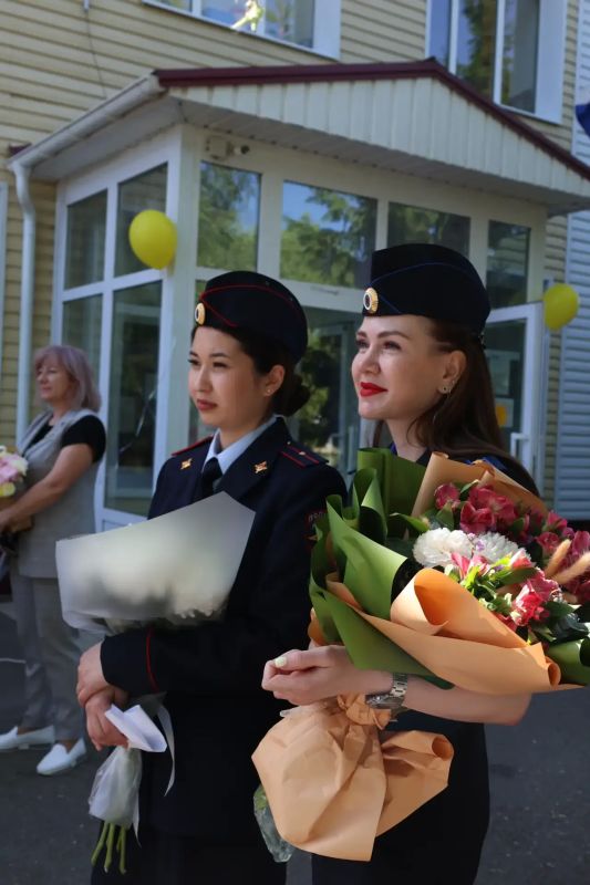 Полиция Оренбуржья поздравила выпускников коррекционной школы