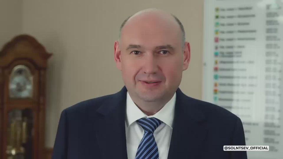 Евгений Солнцев поздравил оренбургских выпускников с последним звонком