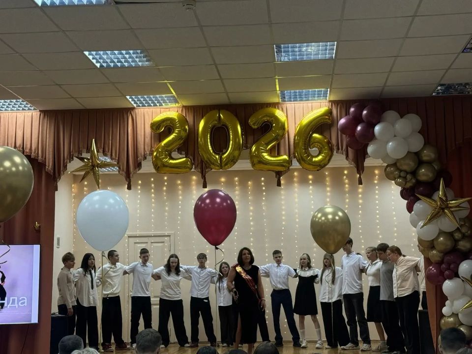 Для выпускников одиннадцатых и девятых классов Оренбурга прозвенел последний звонок Для выпускников одиннадцатых и девятых классов Оренбурга прозвенел последний звонок