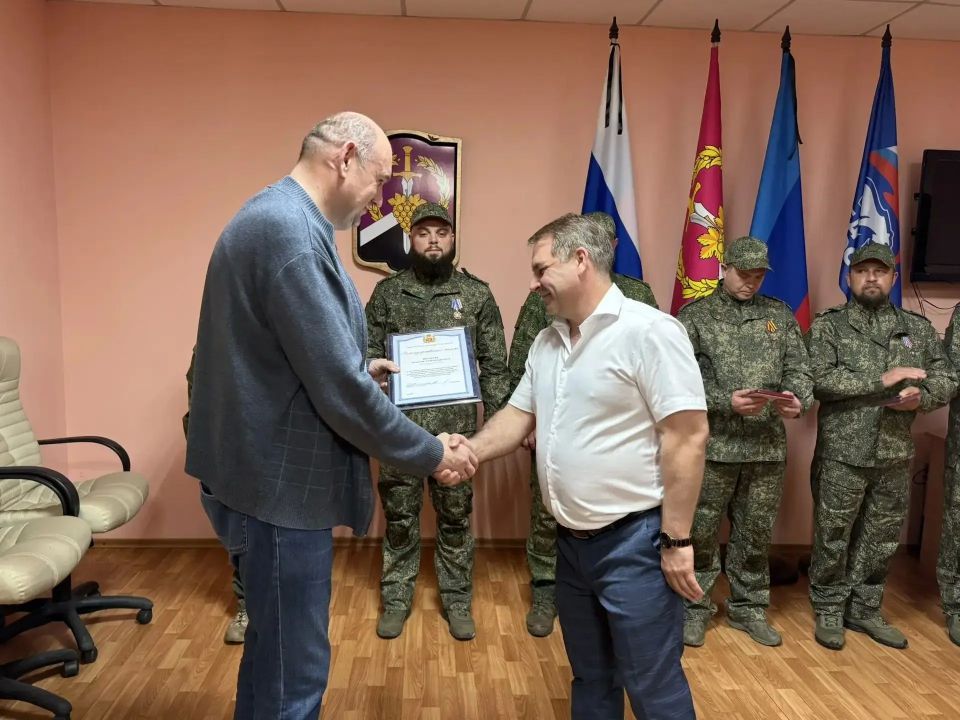 Губернатор Евгений Солнцев во время поездки в Перевальск отметил работу оренбургских строителей Губернатор Евгений Солнцев во время поездки в Перевальск отметил работу оренбургских строителей