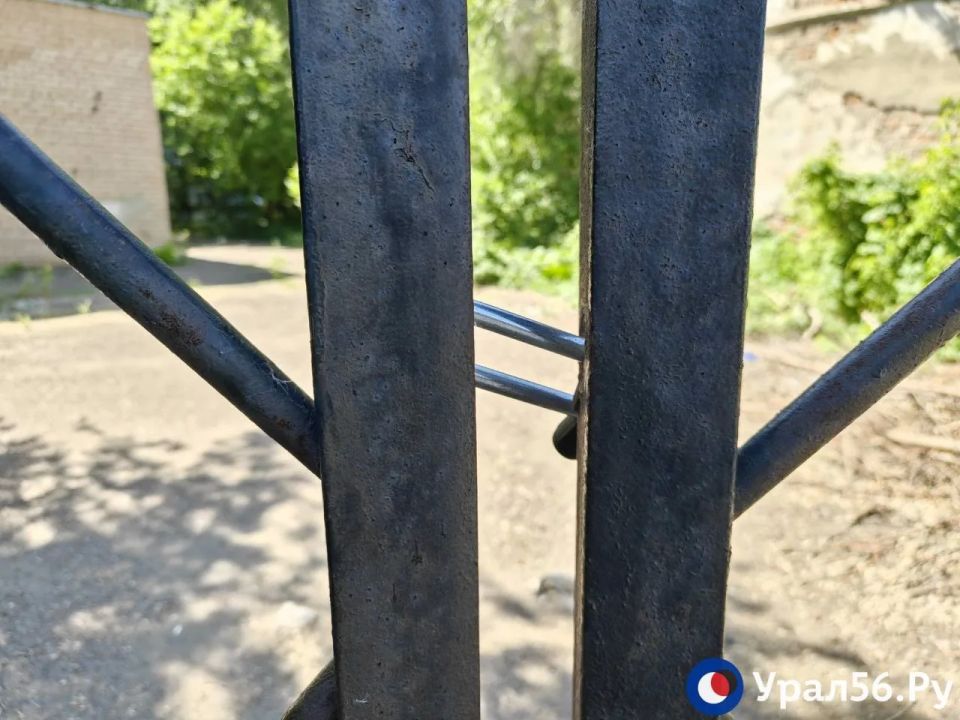 На подстанцию в Оренбурге, где погиб 13-летний подросток, по-прежнему можно попасть На подстанцию в Оренбурге, где погиб 13-летний подросток, по-прежнему можно попасть
