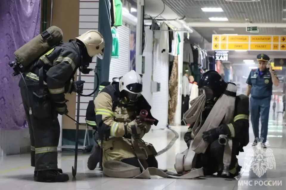Огнеборцы провели учения по тушению пожара в крупном торговом центре Огнеборцы провели учения по тушению пожара в крупном торговом центре