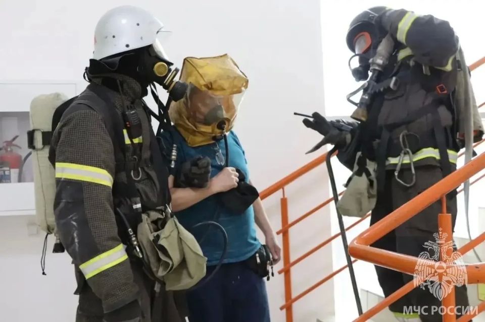 Огнеборцы провели учения по тушению пожара в крупном торговом центре Огнеборцы провели учения по тушению пожара в крупном торговом центре