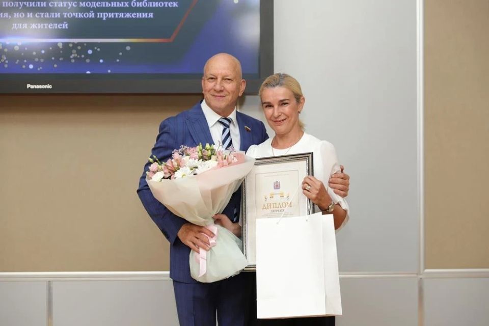 Лучшим библиотекарям и библиотекам вручена премия «Признание» Лучшим библиотекарям и библиотекам вручена премия «Признание»
