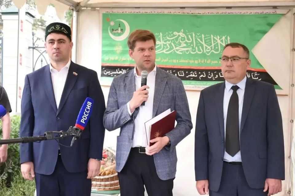 Альберт Юмадилов: Дорогие друзья!. Сегодня, в этот значимый для всех мусульман день, сердечно поздравляю вас с Курбан-байрамом Альберт Юмадилов: Дорогие друзья!. Сегодня, в этот значимый для всех мусульман день, сердечно поздравляю вас с Курбан-байрамом