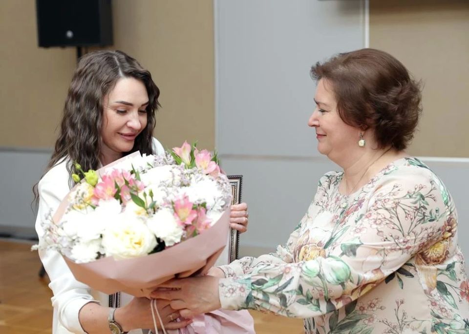 Лучшим библиотекарям и библиотекам вручена премия «Признание» Лучшим библиотекарям и библиотекам вручена премия «Признание»