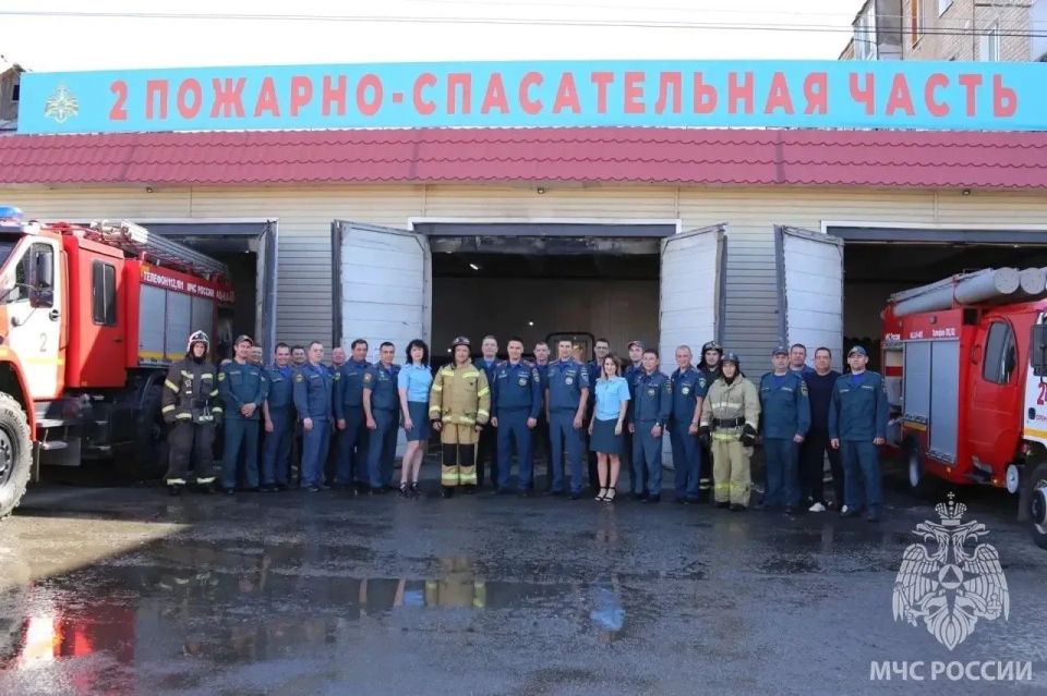 В Оренбурге с почетом проводили на пенсию водителя пожарной машины В Оренбурге с почетом проводили на пенсию водителя пожарной машины