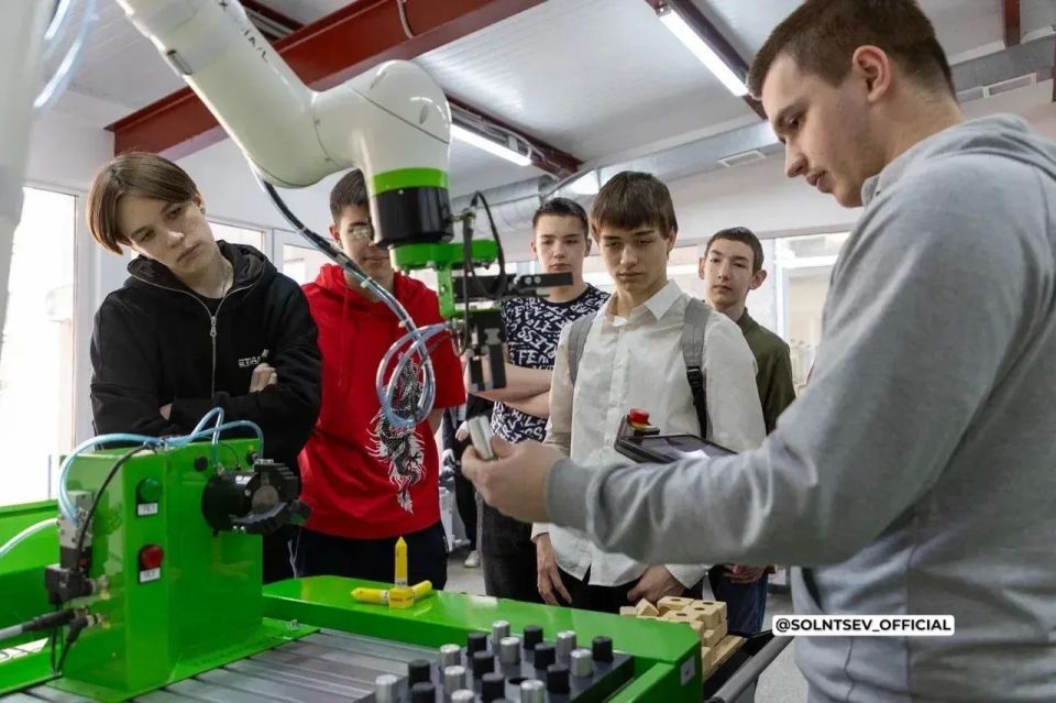 Евгений Солнцев: В Оренбургской области создадут ещё три образовательных кластера в рамках федеральной программы «Профессионалитет» Евгений Солнцев: В Оренбургской области создадут ещё три образовательных кластера в рамках федеральной программы «Профессионалитет»