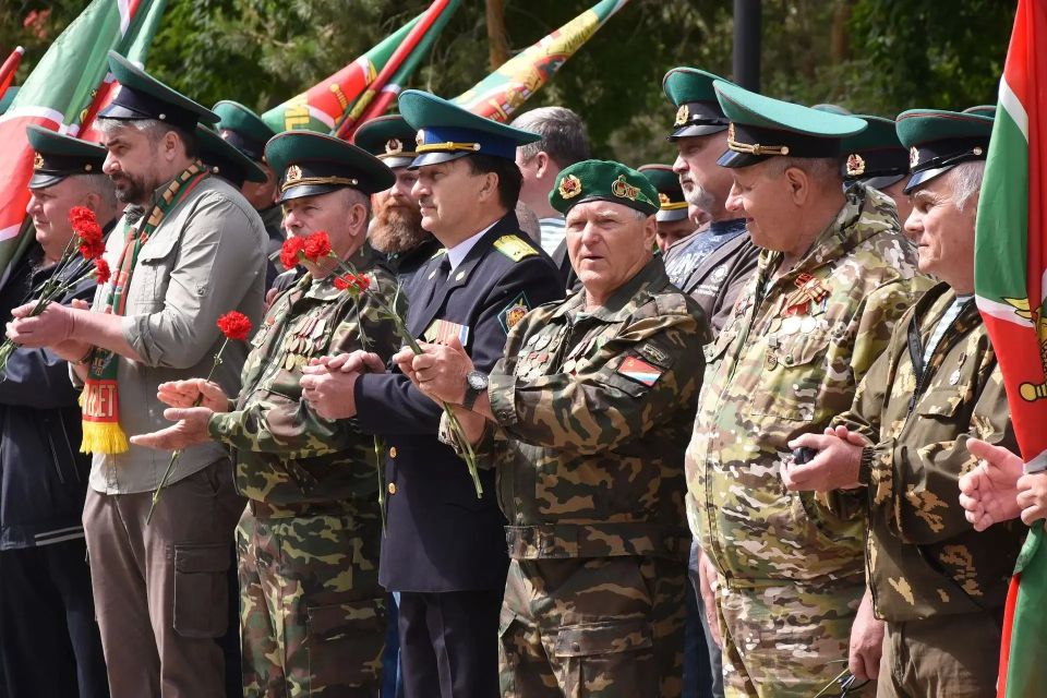 Оренбургские пограничники отмечают профессиональный праздник Оренбургские пограничники отмечают профессиональный праздник