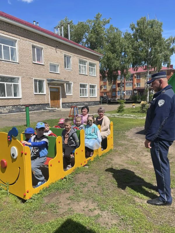 В рамках Дня правовой помощи детям и ОПМ «Внимание - дети!» сотрудники Госавтоинспекции Саракташа посетили детские сады с беседами В рамках Дня правовой помощи детям и ОПМ «Внимание - дети!» сотрудники Госавтоинспекции Саракташа посетили детские сады с беседами