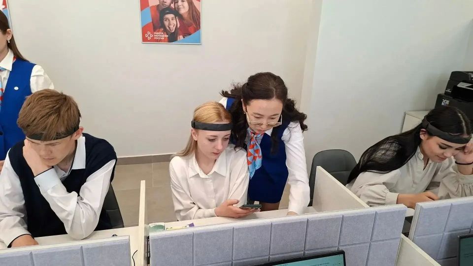 Оренбургский кадровый центр «Работа молодежи России» посетили 750 школьников и студентов Оренбургский кадровый центр «Работа молодежи России» посетили 750 школьников и студентов