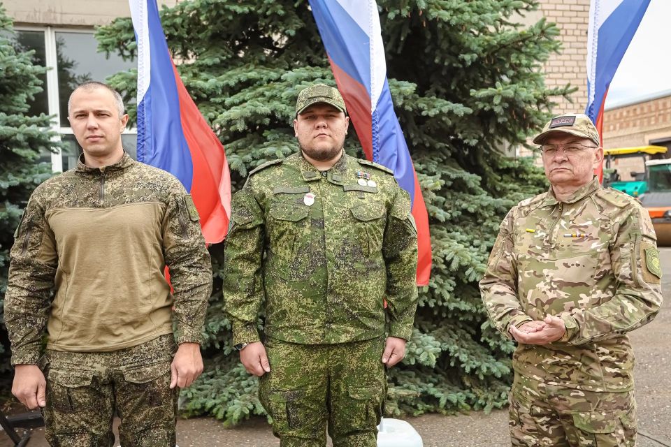 Оренбургские дорожники передали автомобили в помощь бойцам специальной военной операции Оренбургские дорожники передали автомобили в помощь бойцам специальной военной операции