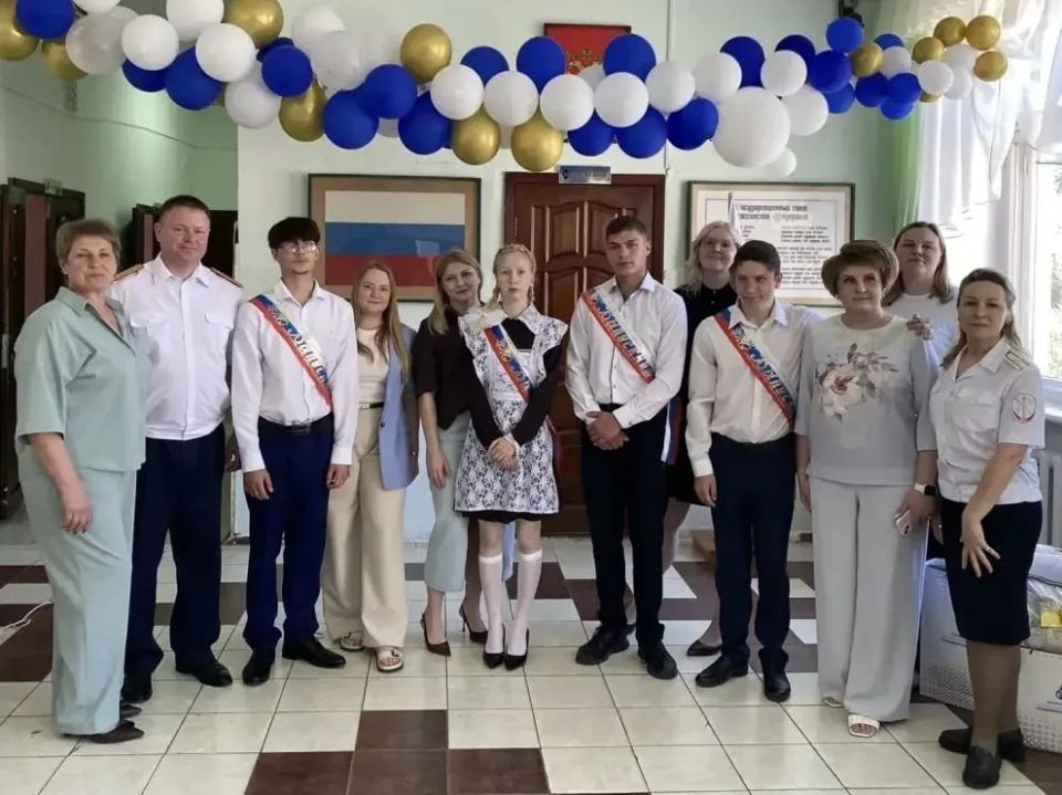 Сотрудники следственного управления поздравили воспитанников подшефного детского дома с Днем защиты детей